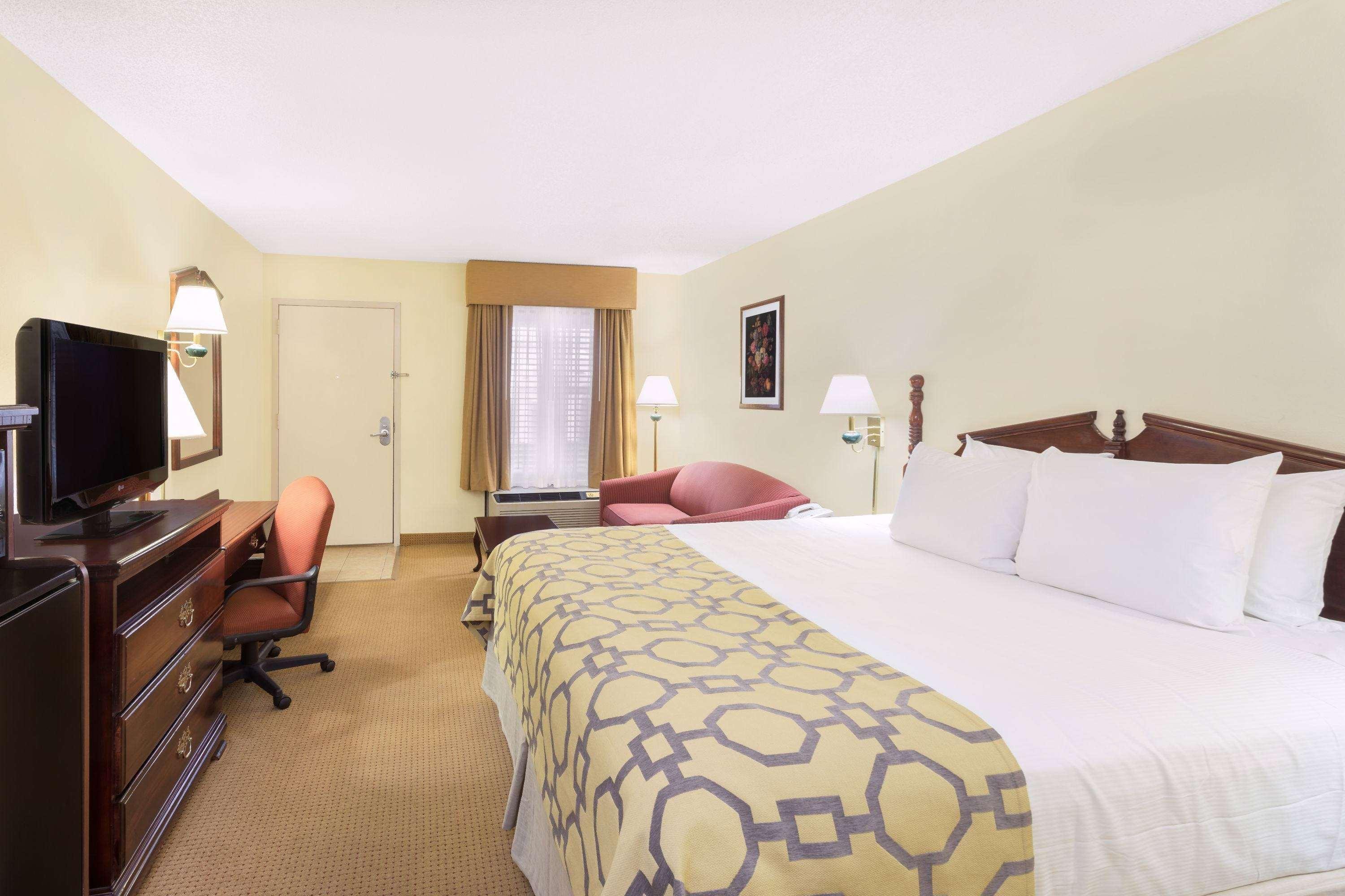 Baymont By Wyndham Griffin Hotel Exterior foto