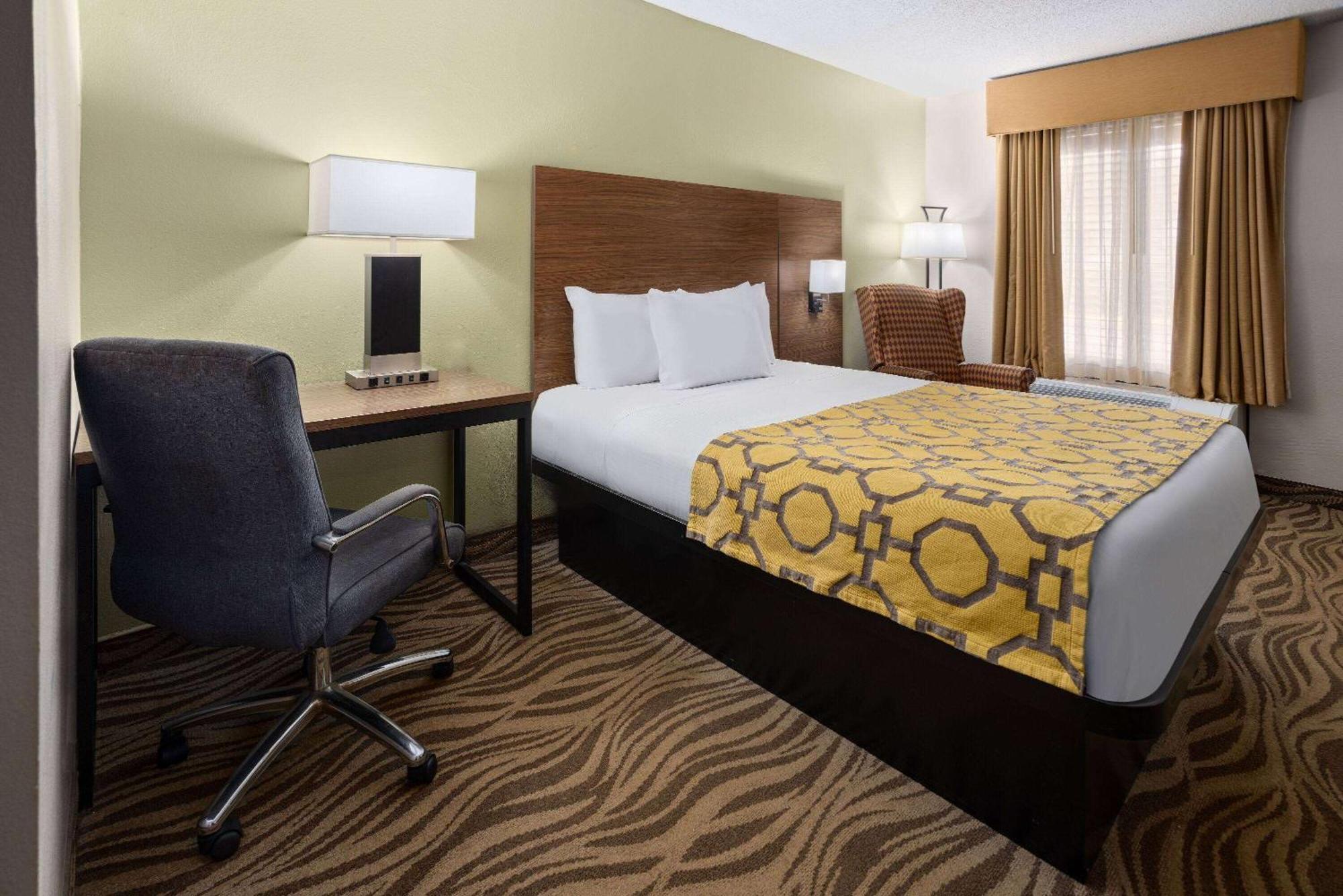 Baymont By Wyndham Griffin Hotel Exterior foto