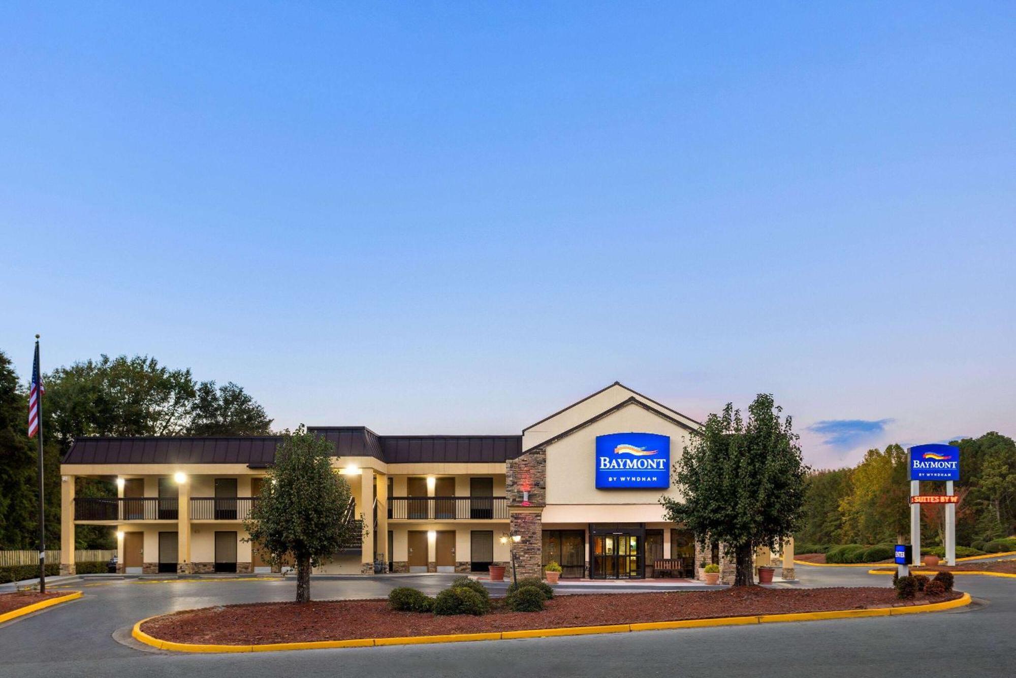 Baymont By Wyndham Griffin Hotel Exterior foto